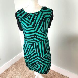 A BYER WOMEN'S SHIFT DRESS GREEN AND BLACK GEOMETRIC DESIGN SIZE MEDIUM